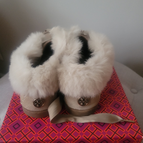 TORY BURCH Suede Fur Trim Moccasins size 7 - Picture 2 of 5